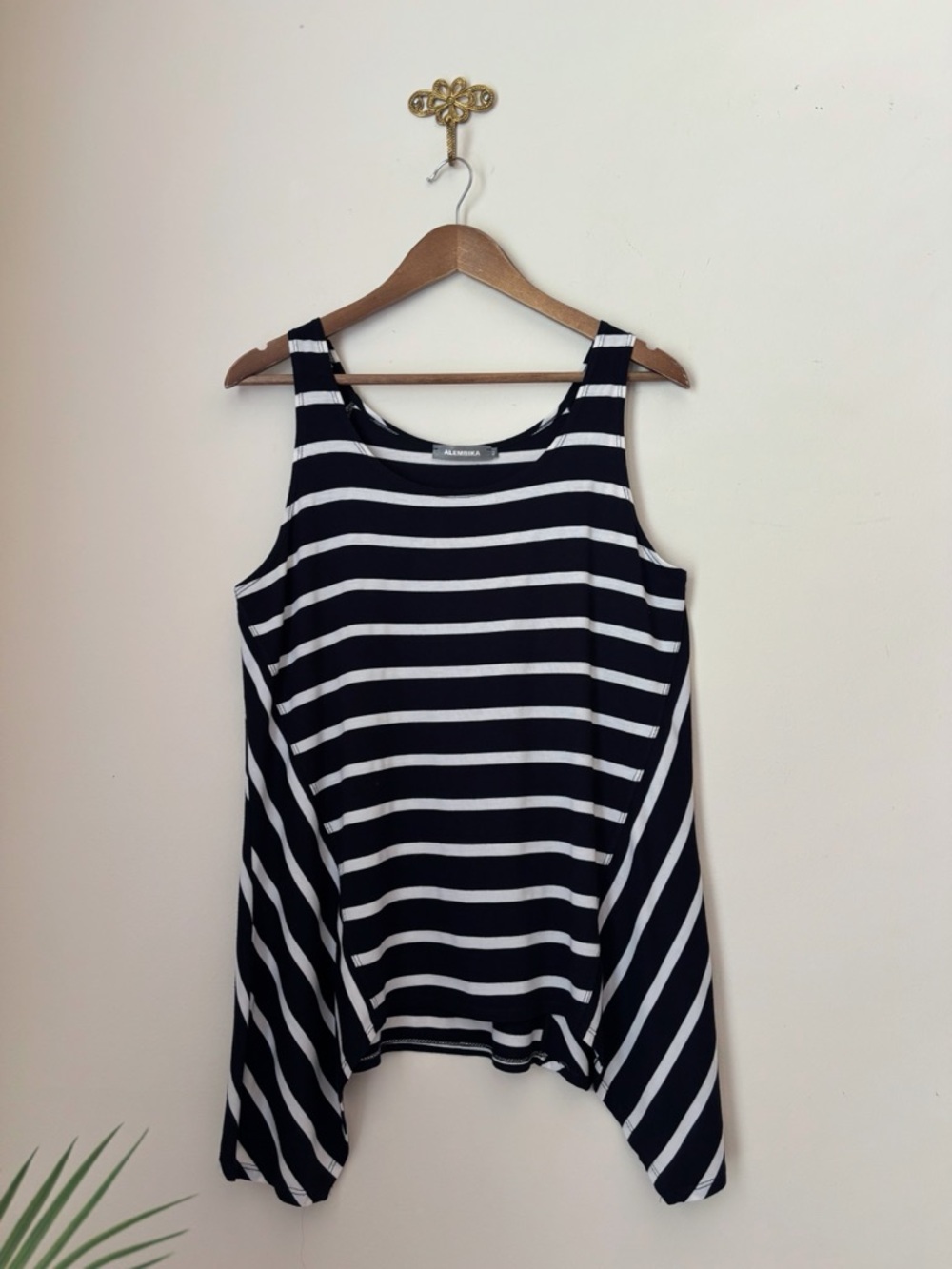 Alembika Black White Striped Handkerchief Hem Tank Top Sz 2 US 8 10